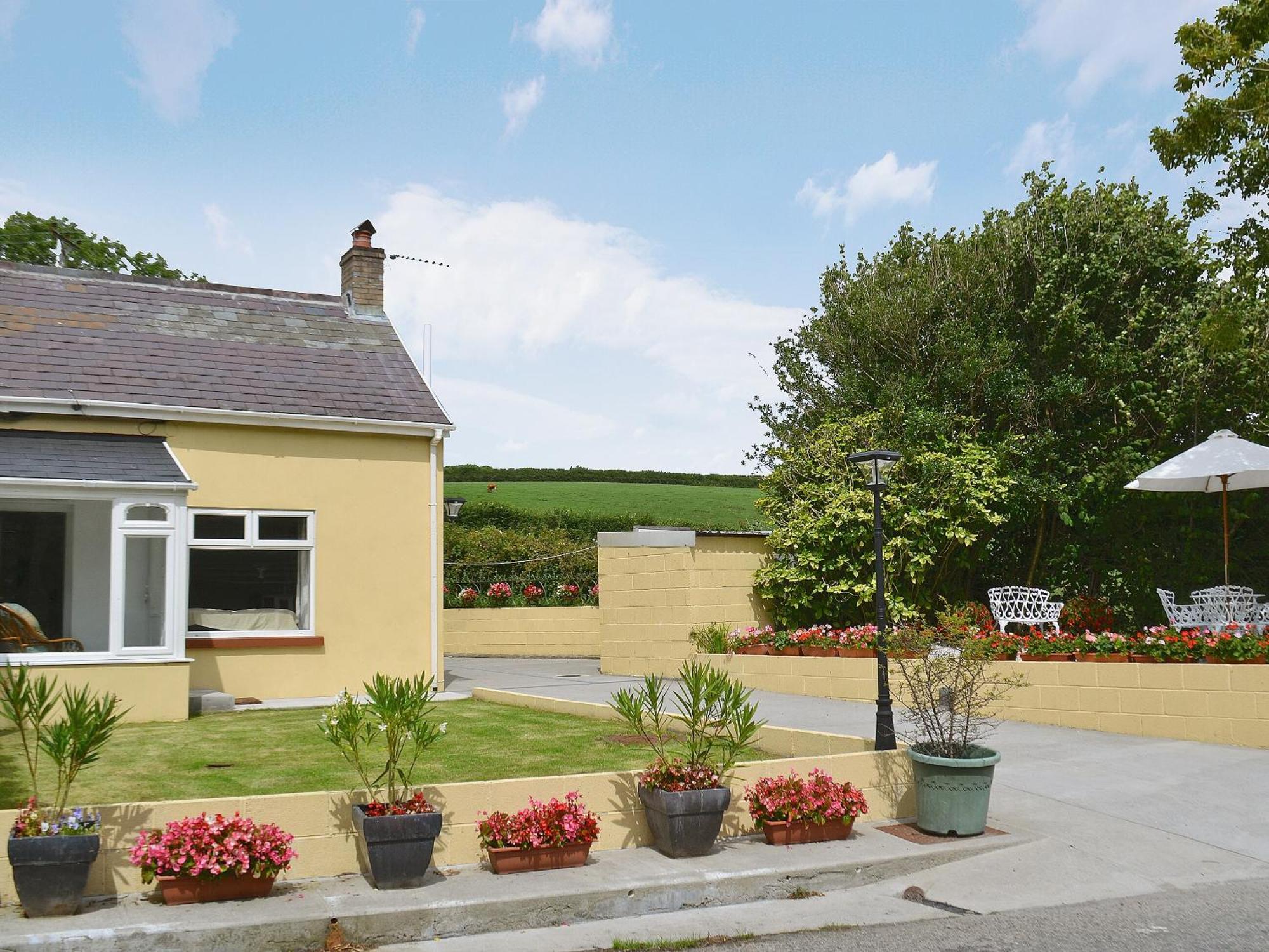 Bont Cottage Kidwelly Exterior photo
